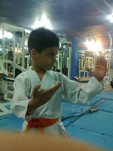عرفان هنگام تمرین کاراته