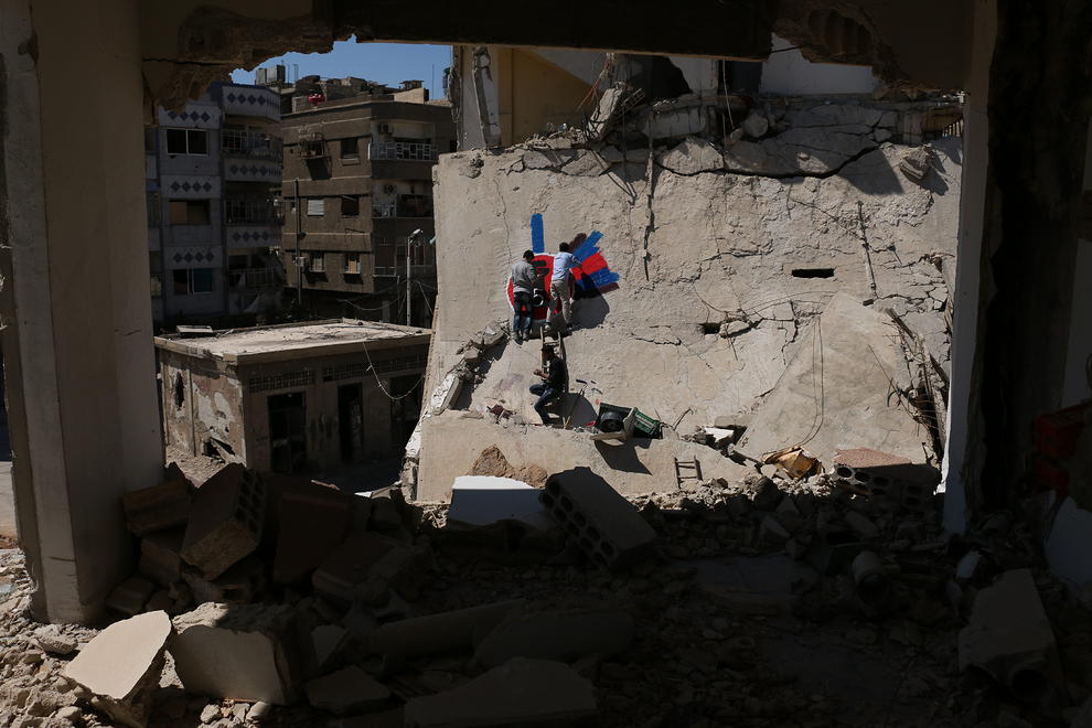 نقاشی روی دیوار خانه ویران شده از جنگ در شهر دوما سوریه