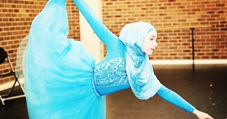 عکس های اولین دختر رقصنده باله با حجاب !