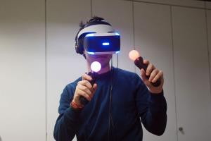 مایکل پچر: پلی استیشن VR با قیمت ۵۰۰ دلاری می تواند فاتح بازار واقعیت مجازی باشد
