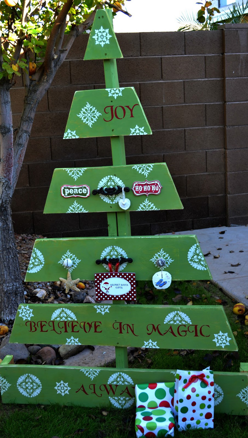 AD-Ideas-Of-How-To-Make-A-Wood-Pallet-Christmas-Tree-12