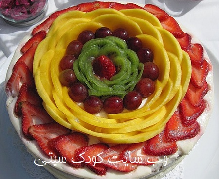تزیین کیک تولد با میوه ها