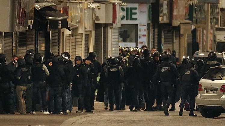 عملیات پلیس فرانسه در شمال پاریس پایان یافت / 2 کشته و 7 بازداشتی / ابهام در سرنوشت مظنون اصلی