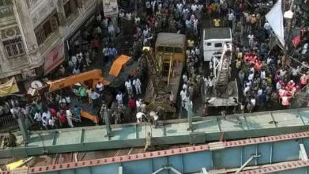 پنج نفر در رابطه با ریزش مرگبار پل در هند دستگیر شدند