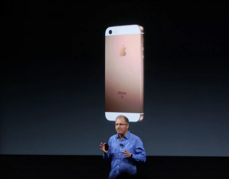 دلیل اپل برای ارائه آیفون ۴ اینچی: مردم عاشق موبایل های کوچک هستند