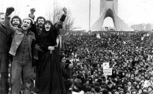 زن در حاشیه تاریخ نیست، در متن تاریخ انقلاب اسلامی است