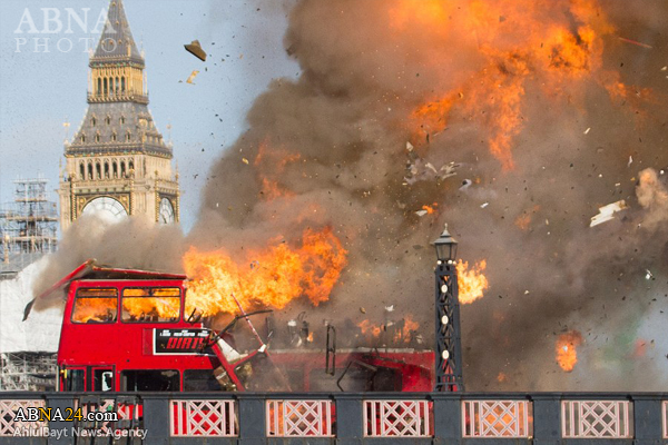 عکس/ انفجار یک اتوبوس مردم لندن را شوکه کرد 