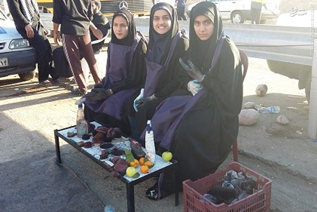 کار جالب سه دختر ایرانی در راهپیمایی اربعین+ عکس