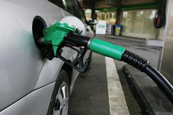 تاثیر کاهش قیمت نفت بر بازار «خودرو»