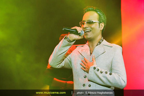 «شهرام شکوهی» دومین کنسرت «تا نفس هست» را در تهران روی صحنه برد