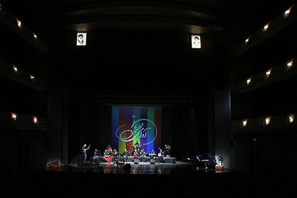 گروه موسیقی «آوای مهربانی» در تالار وحدت به صحنه می‌رود