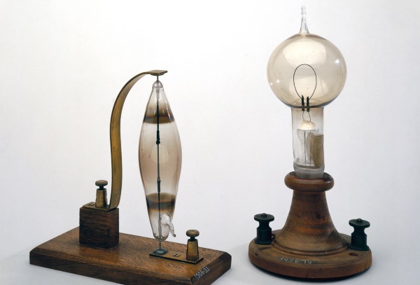 UNITED KINGDOM - AUGUST 22:  The lamp on the left is an early carbon and rod filament incandescent electric lamp made by the English chemist, Joseph Swan (1827-1914) in 1878-1879. The lamp on the right, made by the American physicist, Thomas Alva Edison (1847-1931), has a single loop of carbon which glowed when a current flowed through it. The glass bulb (made by the glass blower, Boehm) was evacuated so that there was so little oxygen in the bulb that the filament could get white hot without burning. Edison?s lamp was made in 1879, one year after Joseph Swan's pioneering electric light bulb, but both were obsolete by the time Swan and Edison joined forces in Britain in 1883 to form the Edison and Swan United Electric Light Company.  (Photo by SSPL/Getty Images)