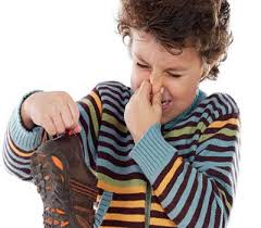 چگونه بوی کفش و پا را از بین ببریم؟