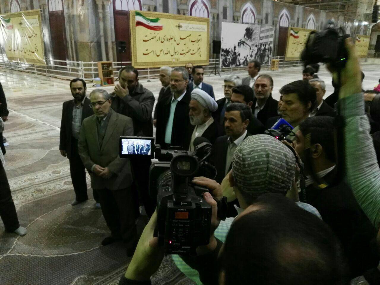 عکس/ حضور دکتر احمدی نژاد در حرم امام خمینی (ره)