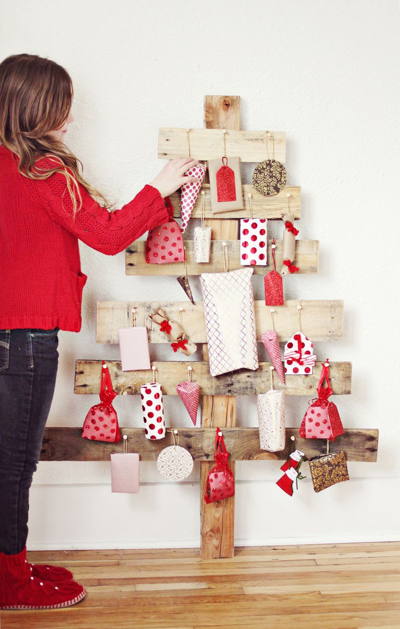 AD-Ideas-Of-How-To-Make-A-Wood-Pallet-Christmas-Tree-13