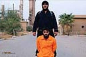 تصاویری از ذبح جوان عراقی به دست جلاد داعش 