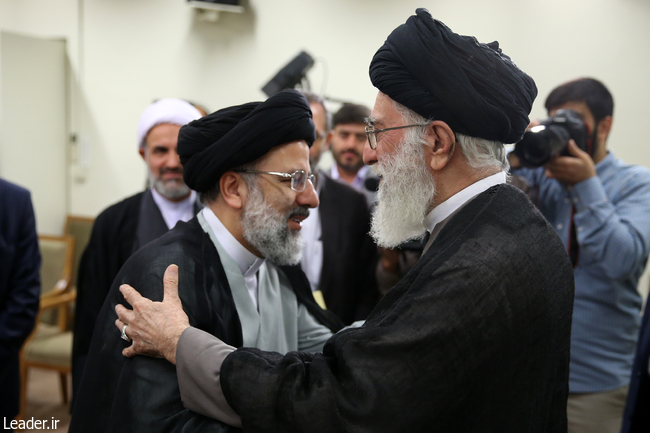 انتصاب حجت‌الاسلام رئیسی به تولیت آستان قدس رضوی از سوی رهبر انقلاب