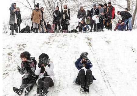 عکس های دیدنی برف بازی دختران فشن تهرانی
