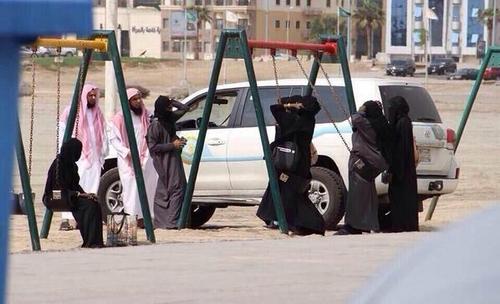 تذکر هیات امر به معروف به دختران در عربستان سعودی