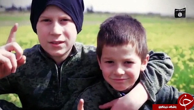 اعدام دو زندانی سوری به دست جلادان نوجوان داعش+تصاویر