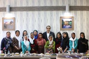 دیدار وزیر بهداشت با دختران شین‌آباد