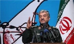تقدیم وصیت‌نامه شهید فخیمی مدافع حرم تبریزی به فرمانده سپاه