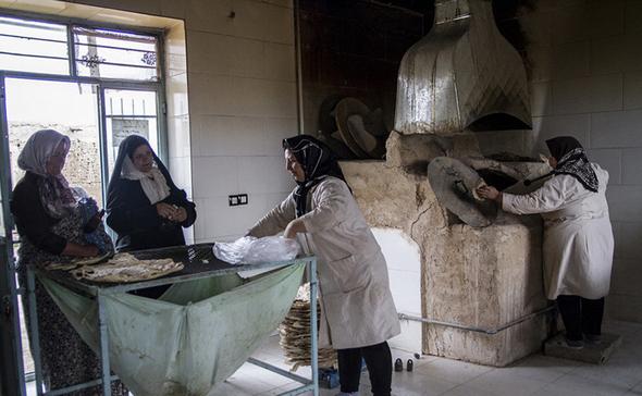 تصاویر : نانوایی خانم ها در خمین