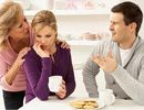 چگونه یک آقا می تواند در دل خانواده نامزد خود جای بگیرد؟
