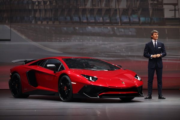 the-12-cylinder-aventador-is-the-first-lamborghini-flagship-to-not-carry-the-bizzarrini-v12