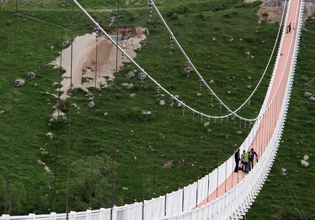 عکس/ طولانی‌ترین پل معلق خاورمیانه