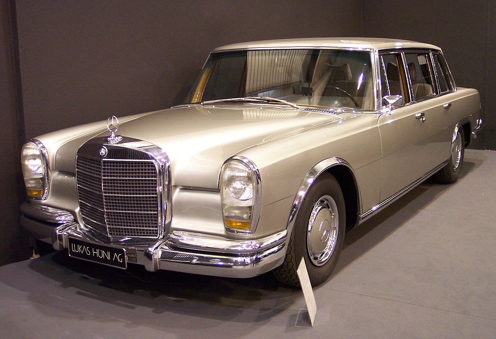 1024px-Mercedes-Benz_600_vl_silver_TCE