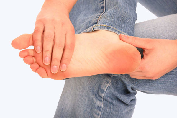 علل گزگز و درد کف پا چیست