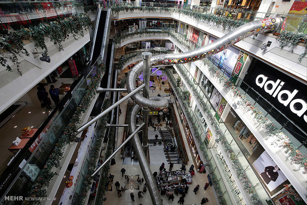 عکس/ سرسره ۲۰ متری وسط مرکز خرید در چین