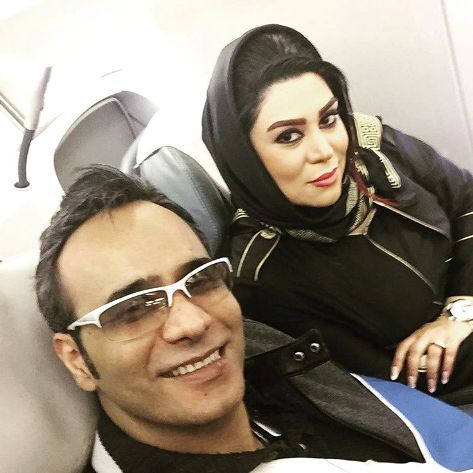 شهرام شکوهی و همسرش در هواپیما
