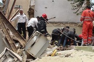ریزش ساختمان در عبادتگاه کلیمیان/ نجات 16 نفر از میان آوار