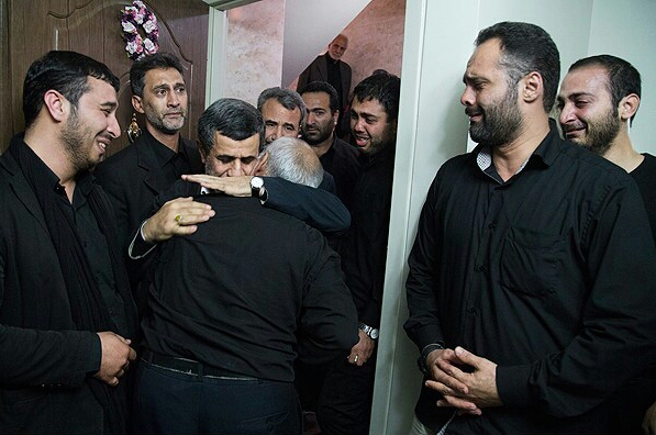 اشک‌های احمدی نژاد در فراق یار دیرین/ چه کسی خبر شهادت را به خانواده داد؟