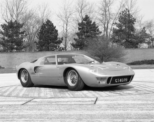 by-1966-fords-challenger-for-ferraris-cars-was-ready-the-legendary-gt40-was-set-to-race-at-le-mans