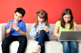 کودکان را از خطرات شبکه‌های اجتماعی آگاه کنیم