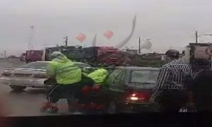 کتک زدن یک راننده توسط مامور پلیس راهور (+عکس)