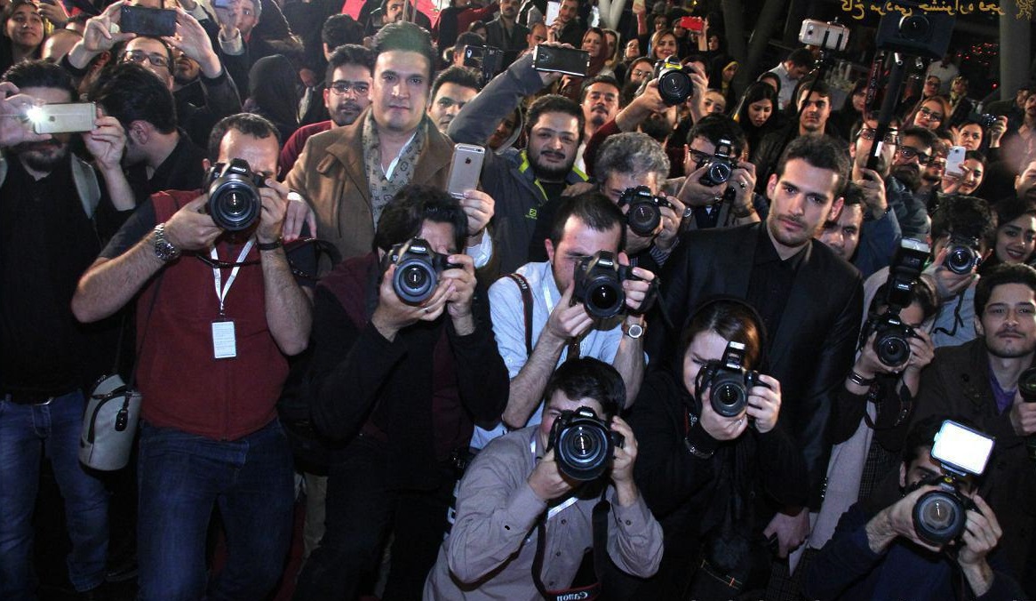 عکس/ عکس اختصاصی حامد بهداد از عکاسان در کاخ مردمی جشنواره فجر 