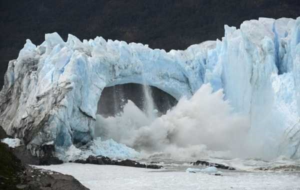عکس/ ریزش قندیل ها و یخ ها از کوهستان «پاتاگونیا» در آرژانتین