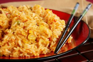 غذای ملل/ طرز پخت برنج سرخ شده چینی؛  آسان تر از آن چیزی است که شما فکر می‌کنید