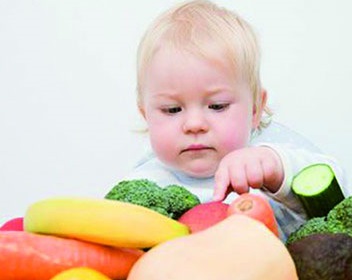 مامان و نی نی/ تاثیر رنگ در «بد غذایی» کودکان!