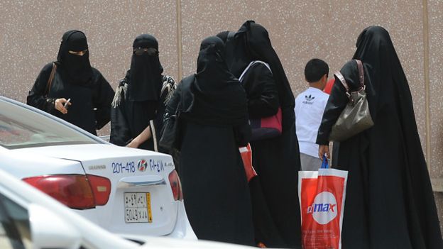 جنجال توییتری درباره کارکردن زنان و دختران عربستانی در منزل!