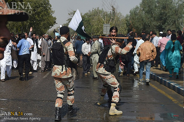 عکس/ درگیری پلیس و تظاهرات کنندگان در پاکستان 