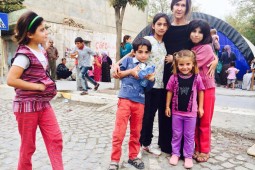 «درخت انار»؛ روایت قصه رنج‌های کودکان سوری به قلم خبرنگار بریتانیایی