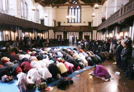 نماز جماعت جنجالی به امامت زن آمریکایی (عکس)