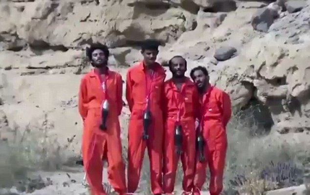 شیوه جدید اعدام داعش با گردنبندهای انفجاری + تصاویر