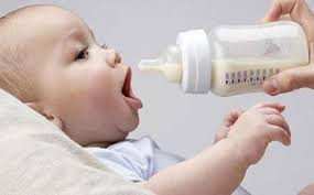 کودک/ استفاده نوزاد از شیشه و پستانک موجب کاهش شیر مادر می‌شود