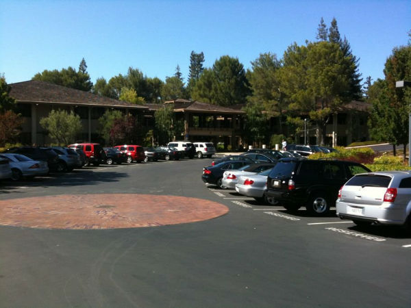سند هیل رود (خیابانی در منلو پارک) کالیفرنیا همان جایی بود که بعدها شرکت Kleiner Perkins در آن راه اندازی شد و به مرکز سرمایه گذاری دنیا بدل گردید. 